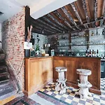 Spacious Apartment In A 16Th-Century Castle *