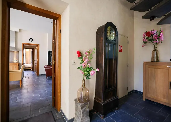 Spacious Apartment In A 16Th-Century Castle *