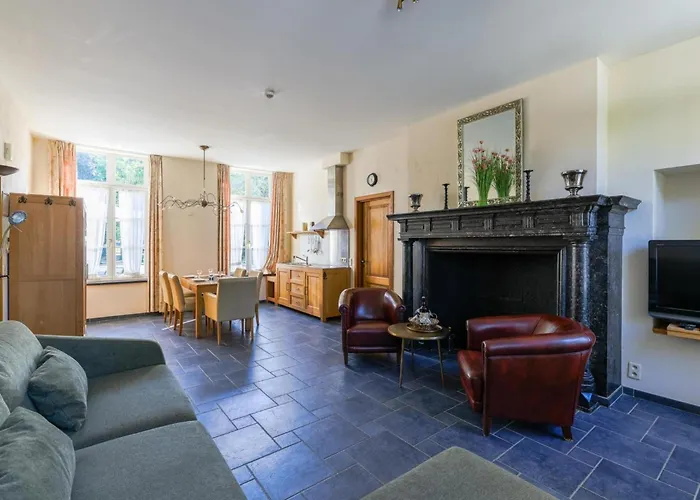 Spacious Apartment In A 16Th-Century Castle * Aywaille