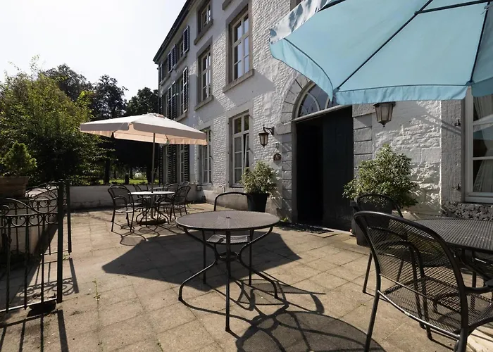 Spacious Apartment In A 16Th-Century Castle Prázdninový dům