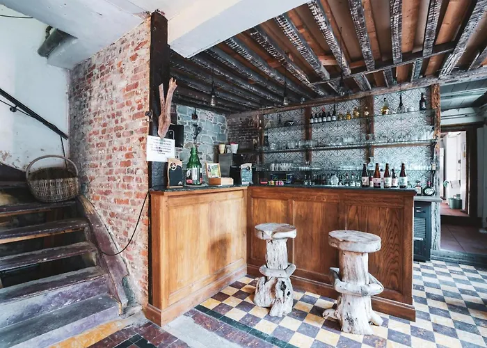 Spacious Apartment In A 16Th-Century Castle *