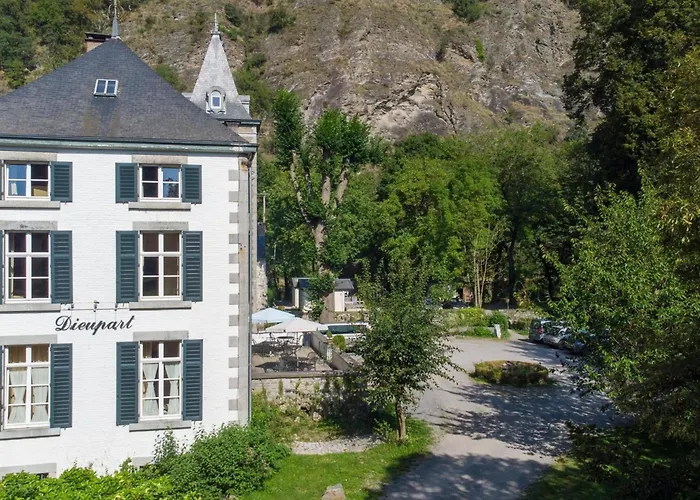 Spacious Apartment In A 16Th-Century Castle * Aywaille